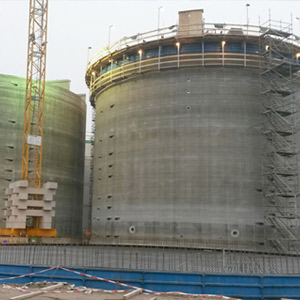 The containers of the VERBIO biomethane plant hold 10,000 m3 of grain stillage.