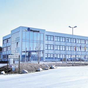 Die Firma Kardex / Megamat baute in Neuburg eine Produktionshalle mit ca. 12.000 m² und ein 3-geschossiges Verwaltungsgebäude mit 2.400 m² Nutzfläche.
