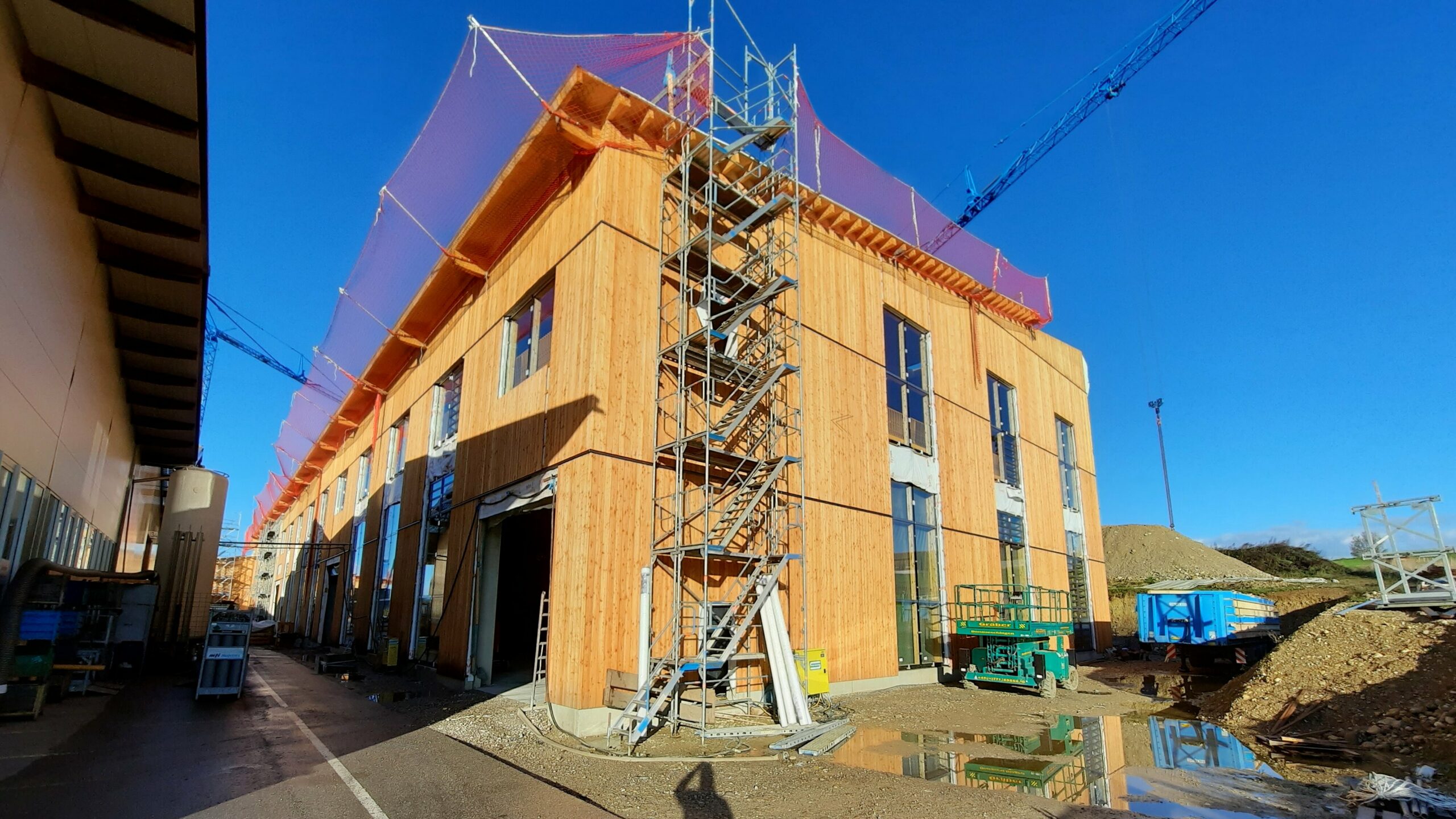 Produktionshalle mit Außenwänden in Holzrahmenbauweise inkl. Holzfassade 