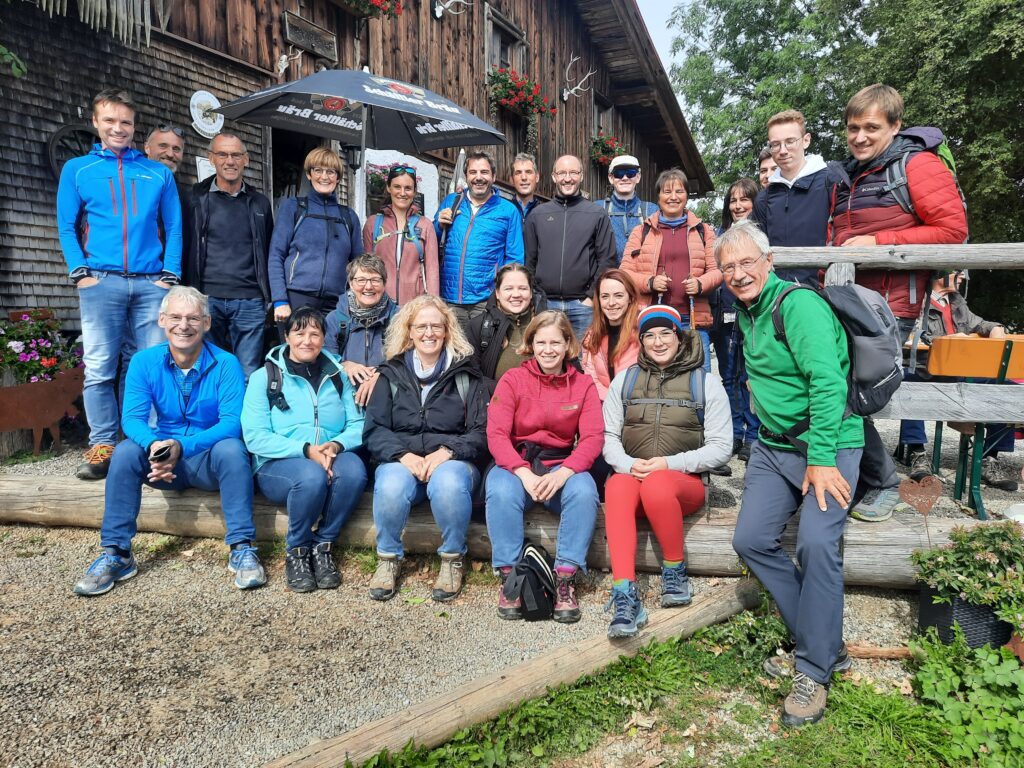 Das Team von SCHUSTER engineering beim Betriebsausflug vor der Pfarralpe